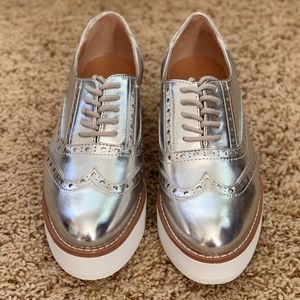 Cutesy Oxford in silver by Madden Girl